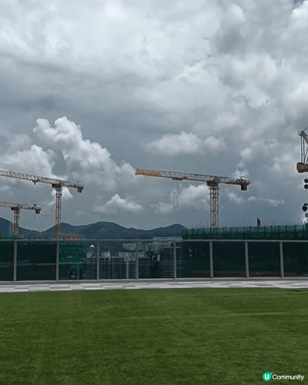 新開嘅megabox空中花園, 環境好靚, 又可以帶狗狗去玩...