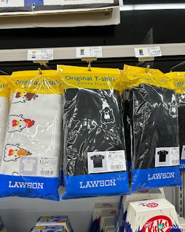 【2026 東京8天遊】日本便利店必買 ♥ Lawson 限定。炸雞君 40 週年紀念 T-Shirt。Coleman 聯乘晴雨兩用自動開合折疊傘。與 Calbee / 湖池屋共同開發製作薯片