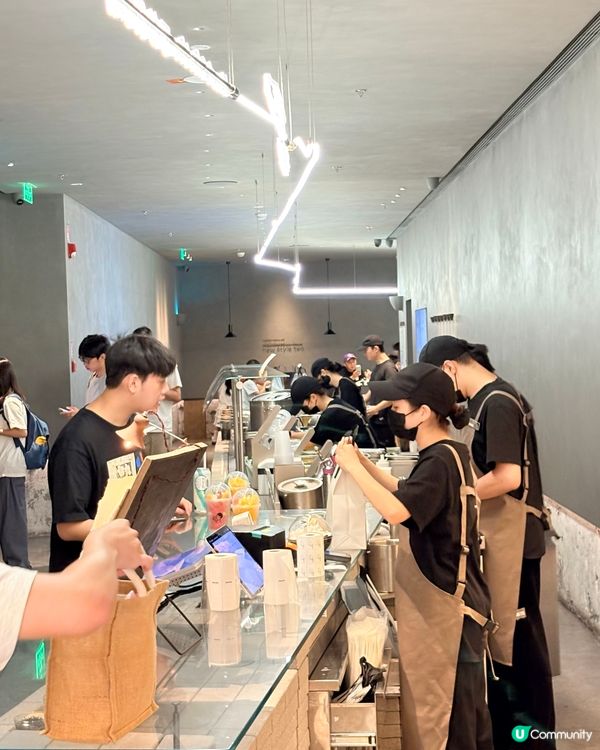 金球首間喜茶黑金店，必試生打椰皇手炒冰 