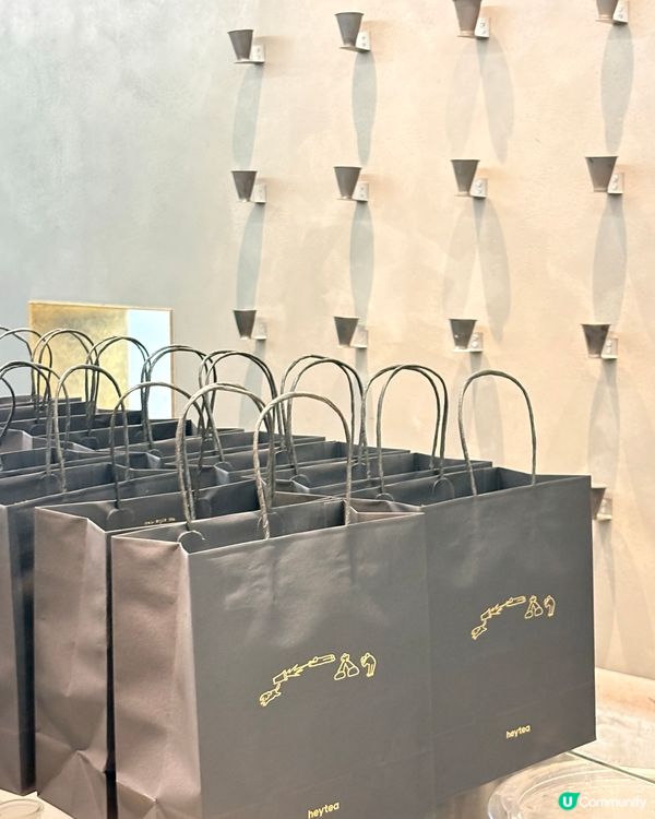 金球首間喜茶黑金店，必試生打椰皇手炒冰 
