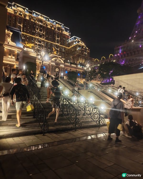 不用飛巴黎！澳門巴黎人打卡全攻略｜鐵塔、花園、觀景台，隨手一...