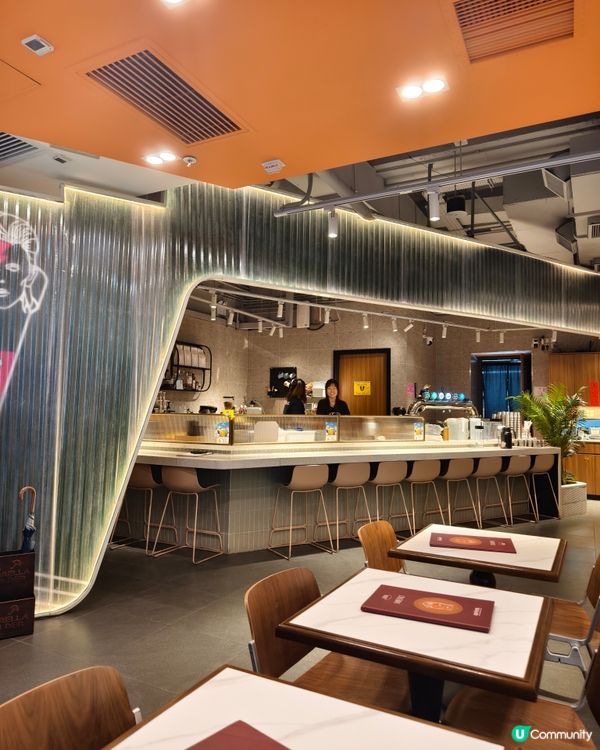 啟德體育園Cafe 1000個網球砌成打咭牆