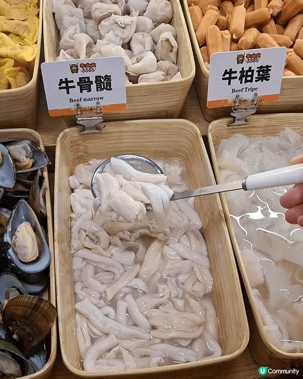 枝角《牛火火任食火鍋》位置便利，地鐵D出口步行兩三分鐘即到。...