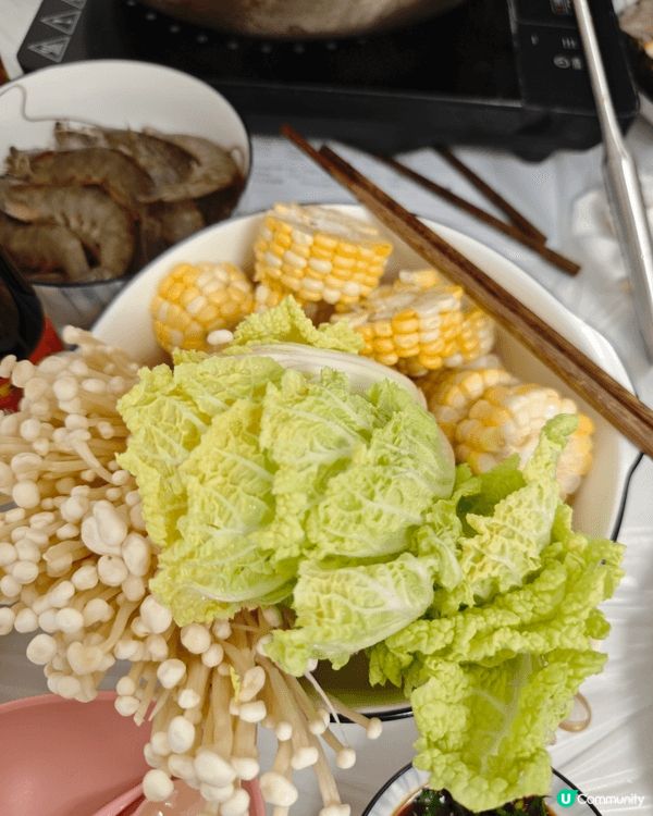 今次朋友去完學校open day, 係深水埗街市買咗好多海鮮...