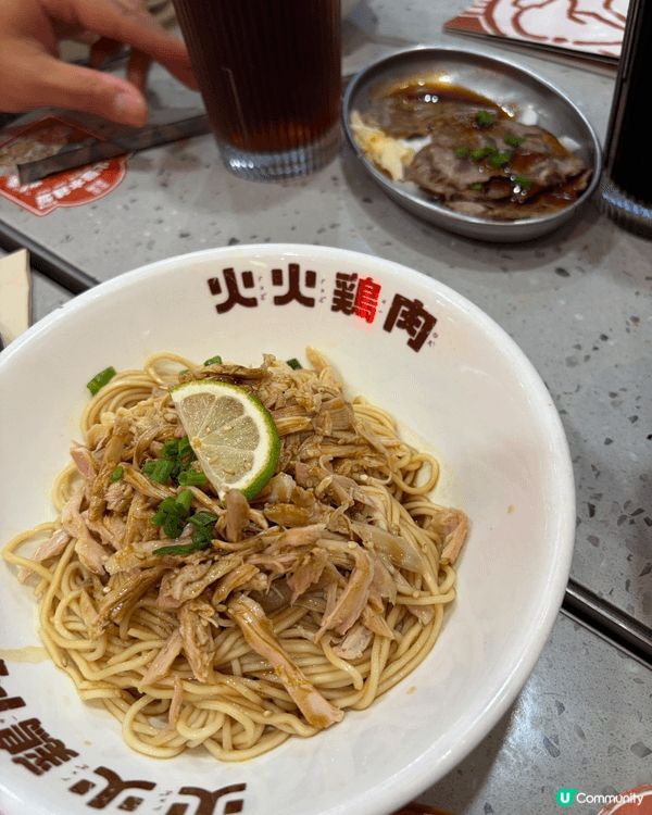 香港茶餐廳的美食台灣的地道美食雞髀飯超級正，茶餐廳口味經濟實...