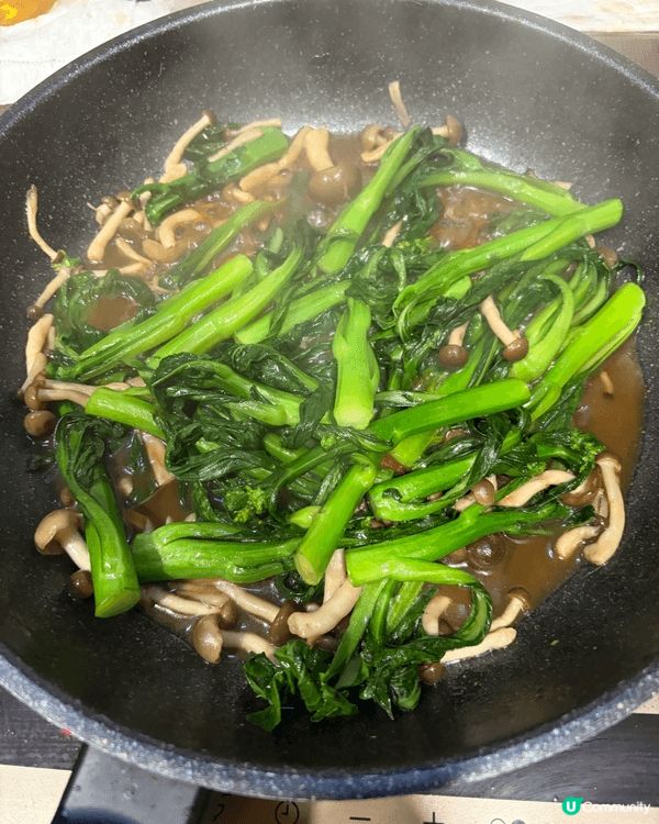 香港茶餐廳的美食台灣的地道美食雞髀飯超級正，茶餐廳口味經濟實...