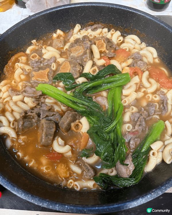 香港茶餐廳的美食台灣的地道美食雞髀飯超級正，茶餐廳口味經濟實...