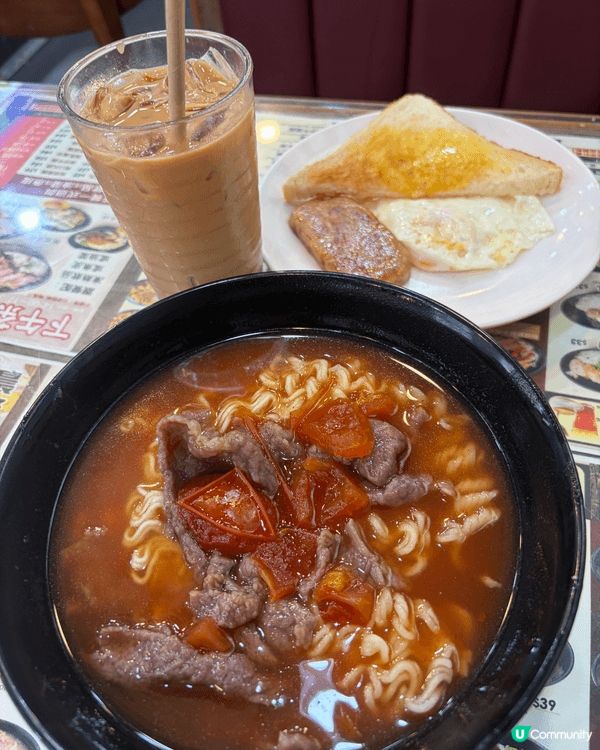 香港茶餐廳的美食台灣的地道美食雞髀飯超級正，茶餐廳口味經濟實...