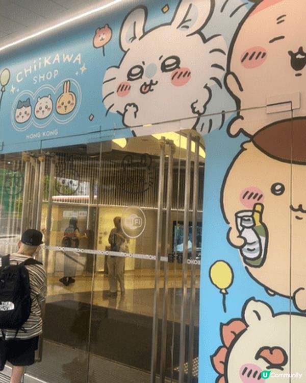 圖一：同朋友看chiikawa電影劇場，在地鐵站的其中一個廣...