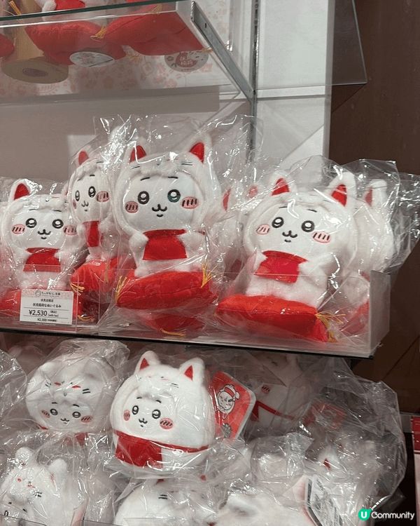 呢張相係伏見稻荷神社嘅chiikawa店，入面擺滿chiik...