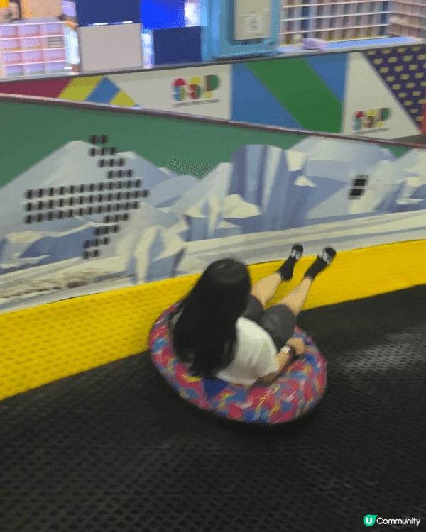 Superpark有多種唔同遊樂設施，包括滑梯 彈床 滾軸溜...