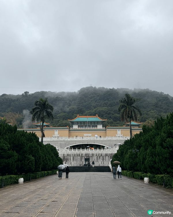以上是台北的故宮博物館，這裡收藏了將近七十萬件的歷史文物，被...