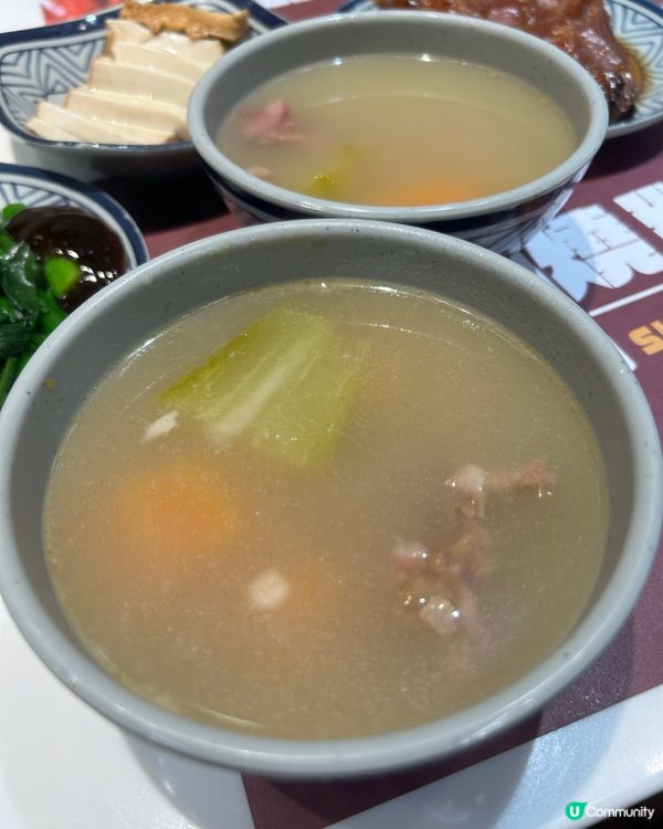 燒鵝是香港嘅美食特色之一,我都超愛吃燒鵝,上星期去了灣仔棋哥...