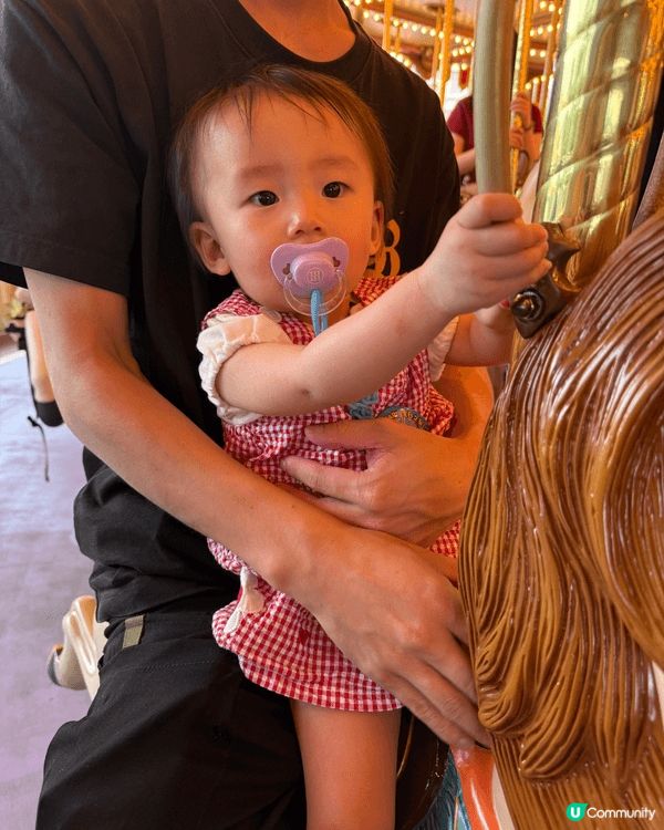 迪士尼都係一個親子好去處嘅地方，我個女得一歲除咗可以睇吓花車...