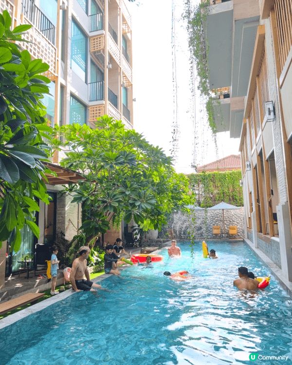 一家人暑假去咗泰國旅行!哥哥妹妹喺Villa同酒店每日游水都...