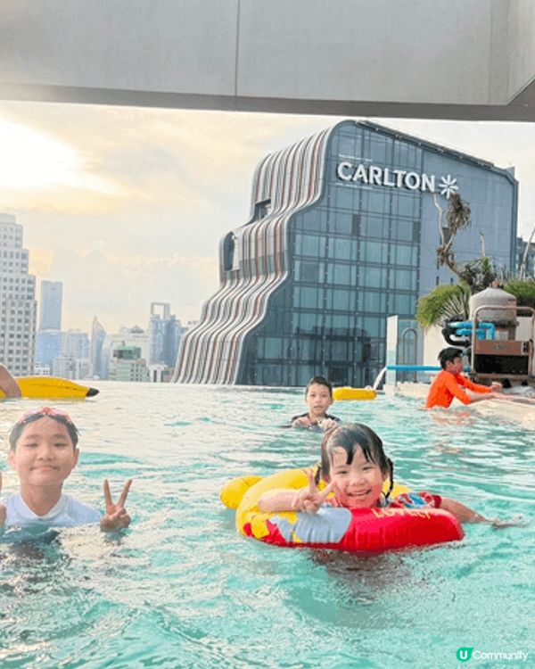 一家人暑假去咗泰國旅行!哥哥妹妹喺Villa同酒店每日游水都...