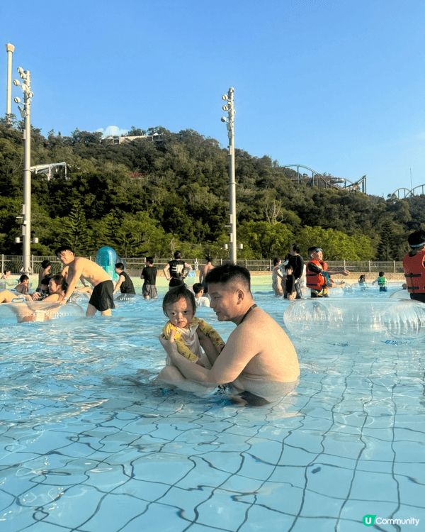 炎炎夏日非常推薦去海洋公園水上樂園，場內氣氛熱鬧，設施配套充...