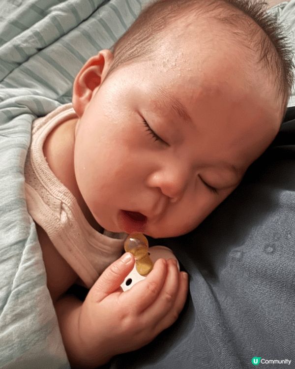 Bibs 奶咀係最傳統形奶咀BB食住熟睡；enfix 餐椅坐...