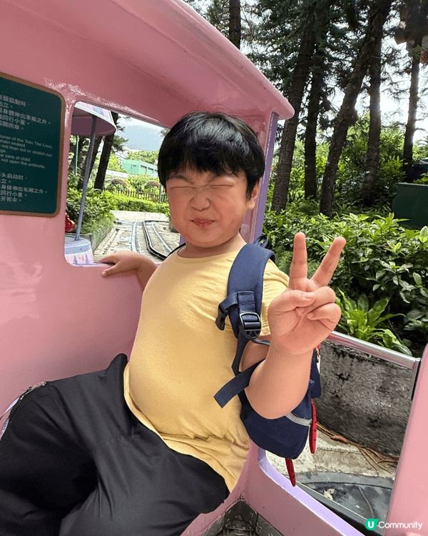 第一張圖片是和朋友去深圳Meland遊樂場玩 ，有不同玩樂設...