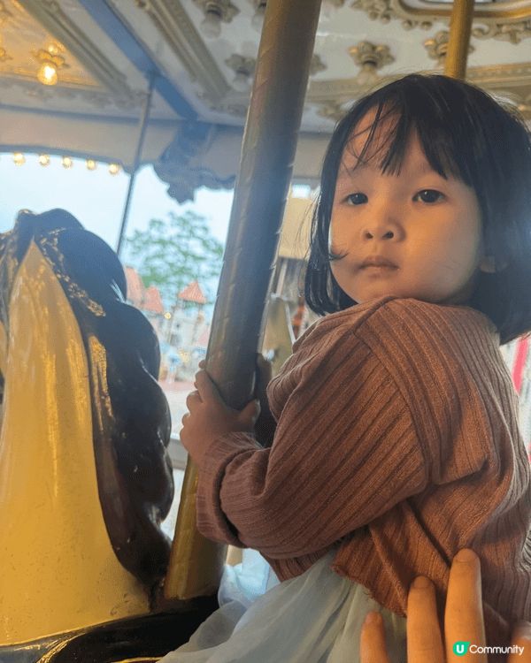 相中是寶寶一人在海洋公園富麗敦酒店燈塔咖啡廳自助餐的相片，餐...