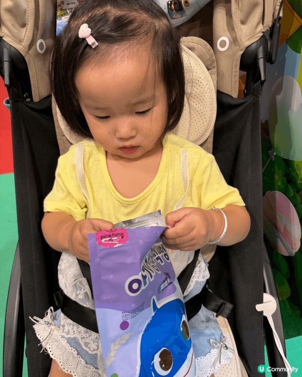 一定係唔同牌子嘅即食果蓉同埋米餅，妹妹係一個吃貨，個嘴唔可以...