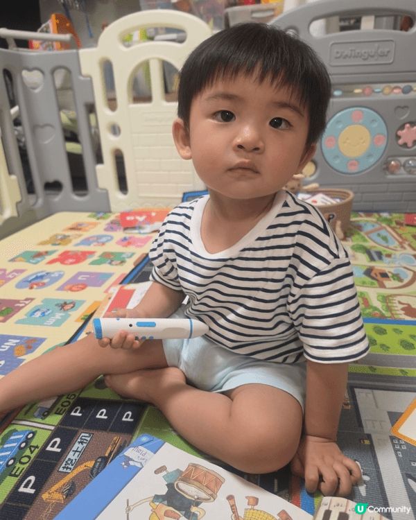 點讀筆係小孩學習既好物,Curtis BB 每日必定會自己攞...