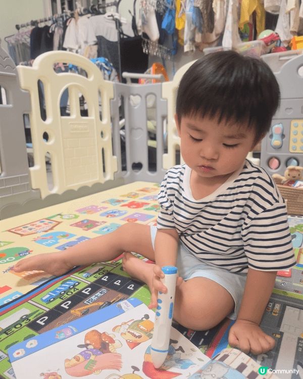 點讀筆係小孩學習既好物,Curtis BB 每日必定會自己攞...