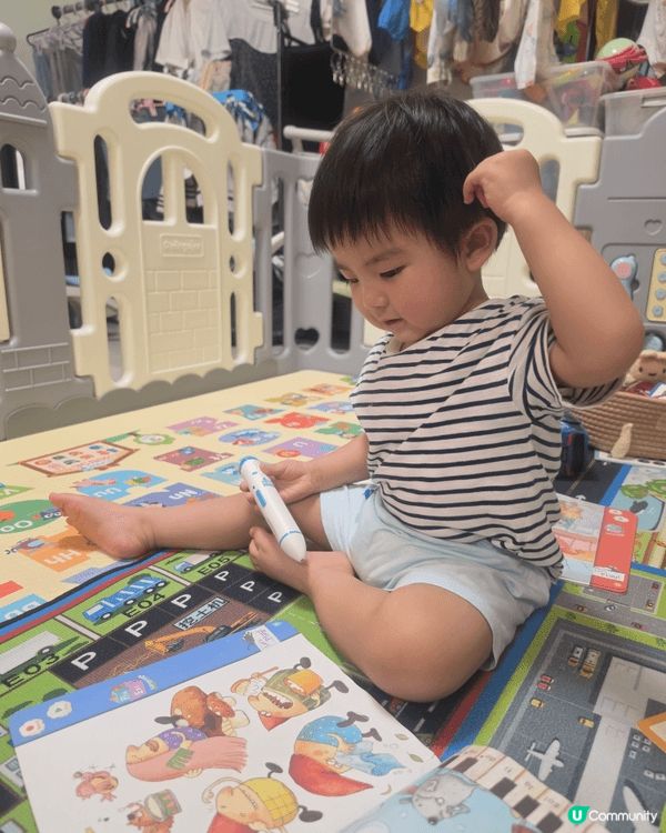 點讀筆係小孩學習既好物,Curtis BB 每日必定會自己攞...