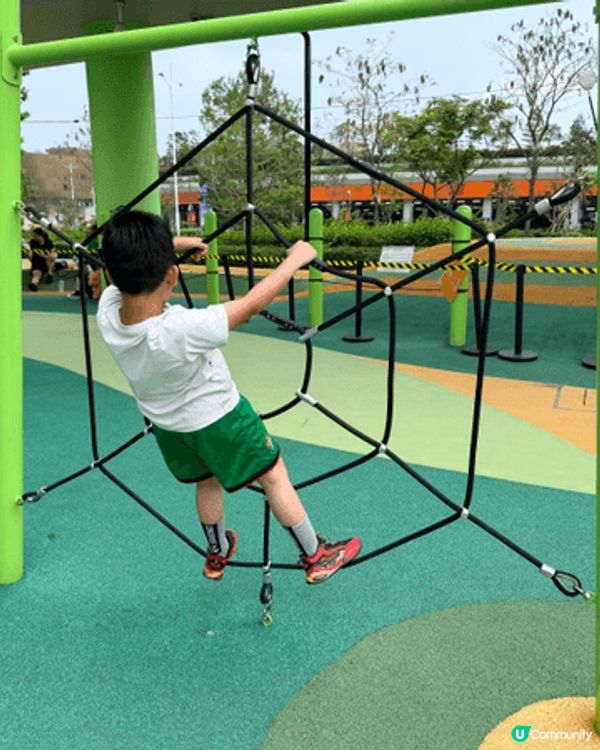 啟德零售館外，設有多個不同主題的公園，讓小朋友盡情投入遊戲與...