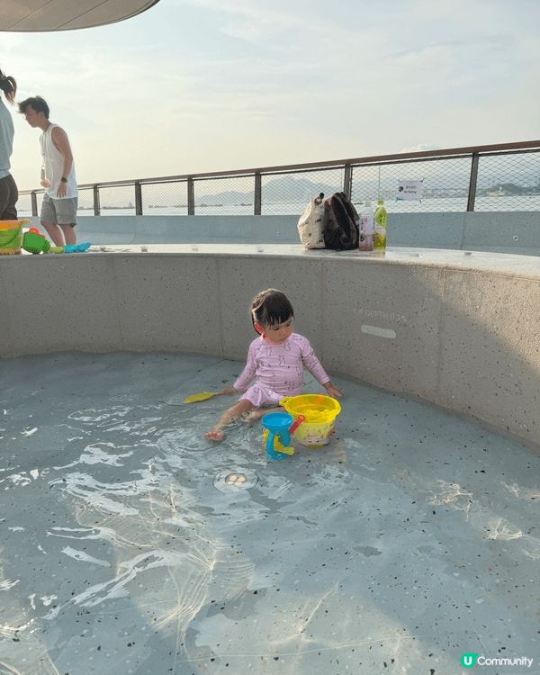 西營盤海濱公園，全新望海玩水公園，旁邊就有體育館換衫，體育館...