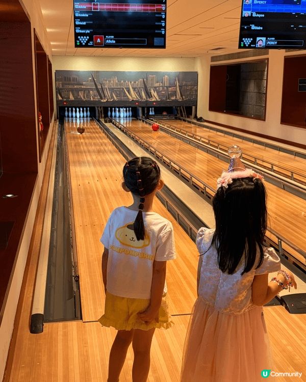 打bowling, 玩機動遊戲，去太古打卡和玩冒樂園，玩到成...