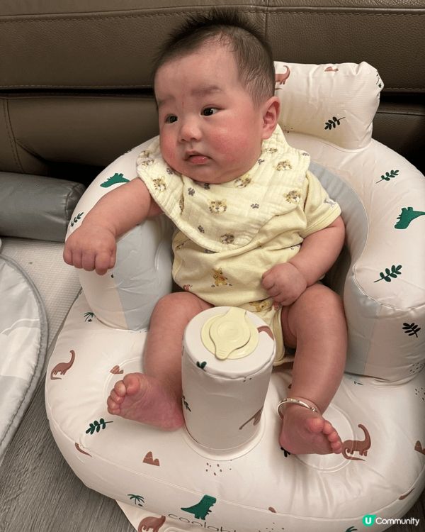 這個充氣椅十分舒適，寶寶哭鬧時坐上去立即安靜下來。