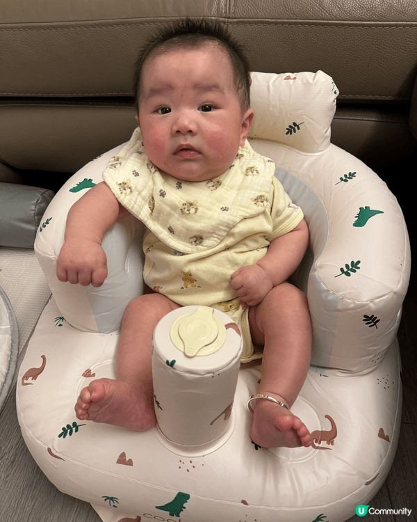 這個充氣椅十分舒適，寶寶哭鬧時坐上去立即安靜下來。
