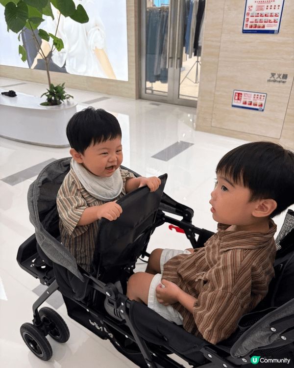 嬰兒車: 呢款雙人嬰兒推車係內地品牌BlueBaby，專為雙...