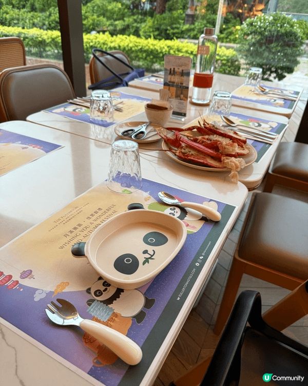 Torres 早前去咗香港富麗敦海洋公園酒店（The Ful...