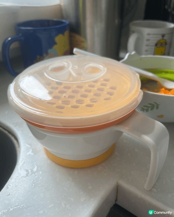對於肓兒好物, 我想推介Combi既餐具套裝. 我家BB去到...