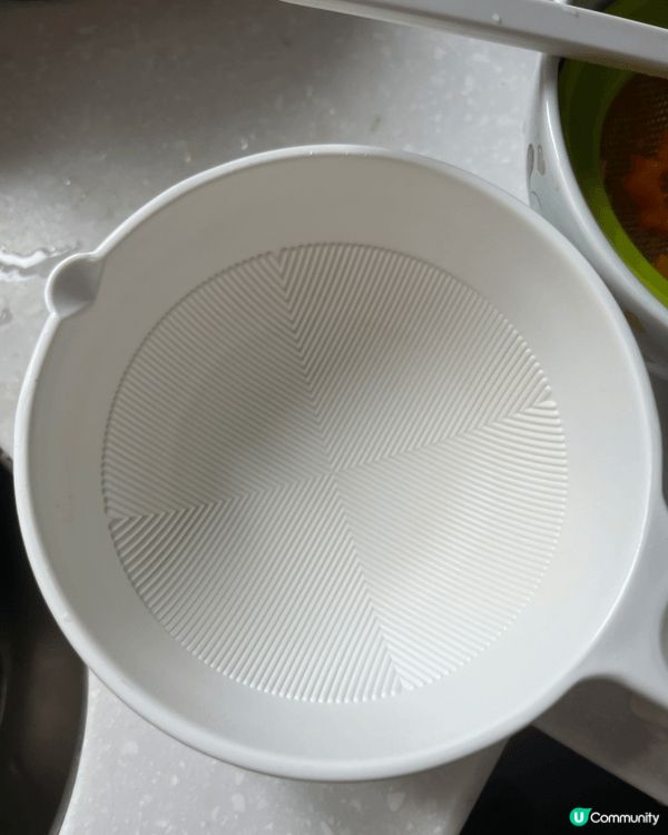 對於肓兒好物, 我想推介Combi既餐具套裝. 我家BB去到...