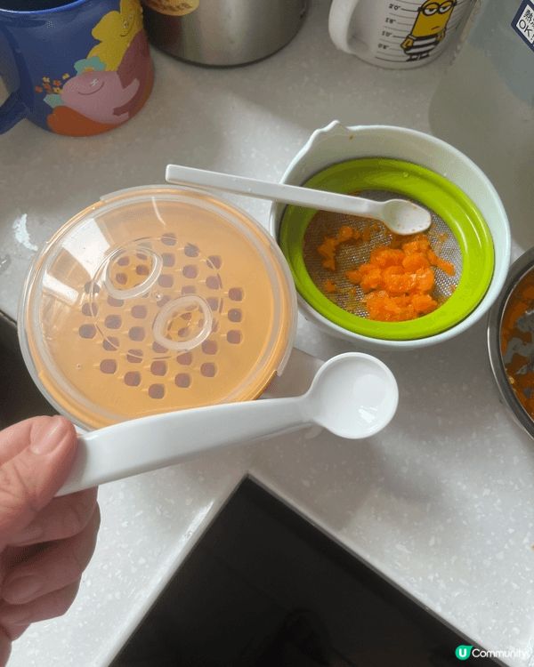 對於肓兒好物, 我想推介Combi既餐具套裝. 我家BB去到...