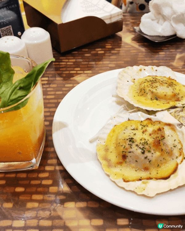 澳門四季酒店的自助餐很有水準， 入座前職員會帶你到各款食物檯...