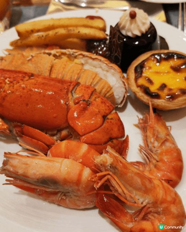 澳門四季酒店的自助餐很有水準， 入座前職員會帶你到各款食物檯...