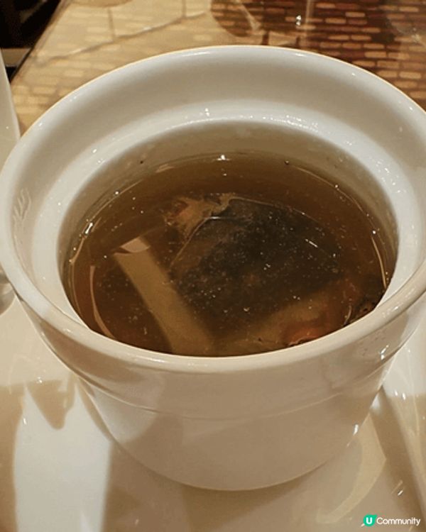 澳門四季酒店的自助餐很有水準， 入座前職員會帶你到各款食物檯...