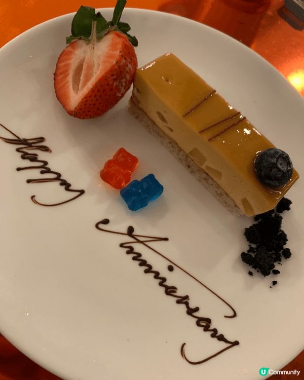 這次是我們的結婚紀念日去吃的自助餐，不但環境舒適，食物種類也...