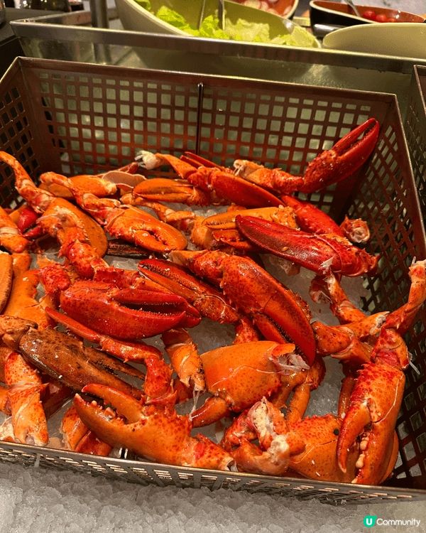 這個是下午茶 buffet, 食物選擇多，有魚生，粉麵是即場...