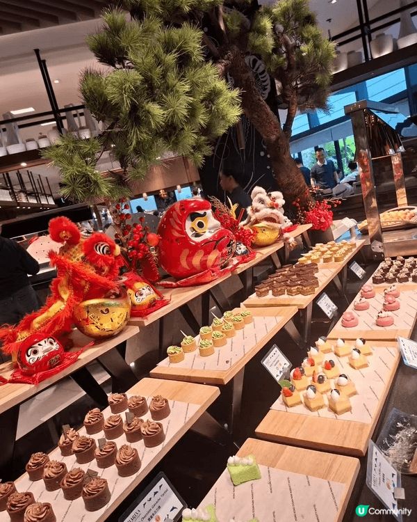 海灣餐廳自助餐的海鮮區很有誠意，長腳蟹和龍蝦都很新鮮肥美，刺...