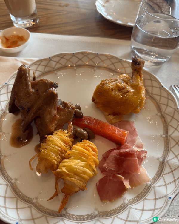 食物質素很好；座位間距闊，西餐食物比較多！最愛自家製的gel...