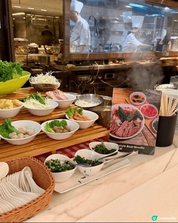 性價比高，有三款生蠔任食，熟食和甜品款式也很多，員工服務態度...