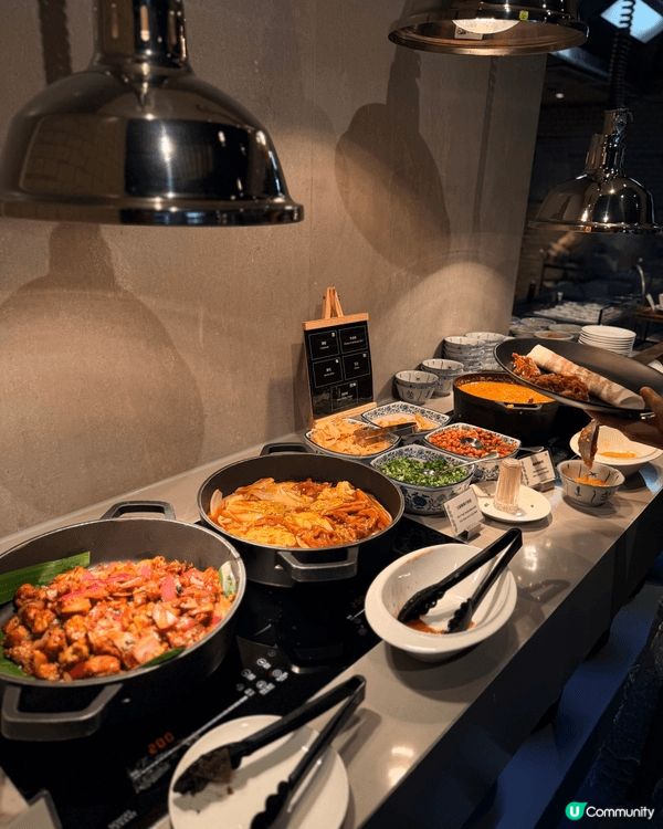 我同屋企人最喜歡去酒店食自助餐！海鮮同生蠔新鮮甜美，熱熟食種...