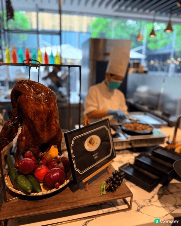 我同屋企人最喜歡去酒店食自助餐！海鮮同生蠔新鮮甜美，熱熟食種...