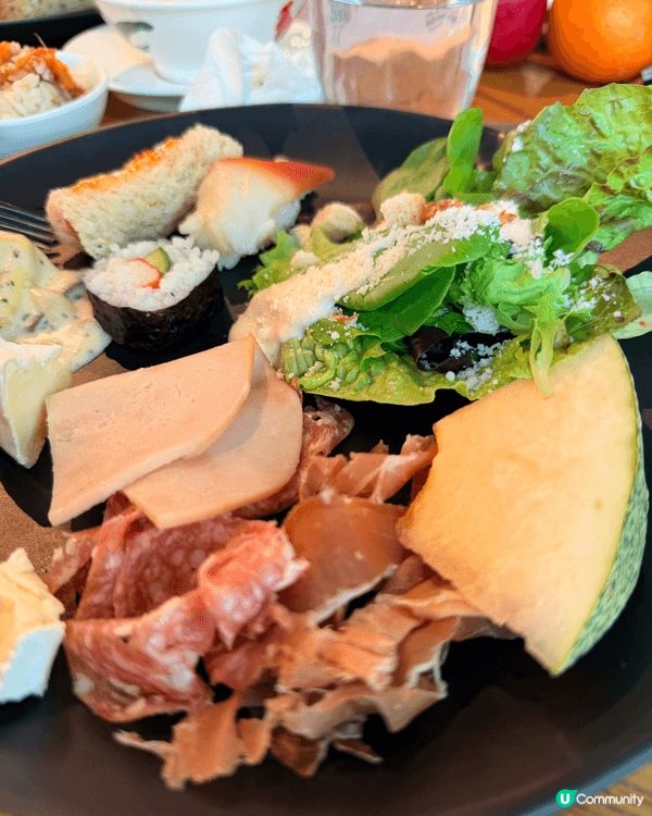 我同屋企人最喜歡去酒店食自助餐！海鮮同生蠔新鮮甜美，熱熟食種...