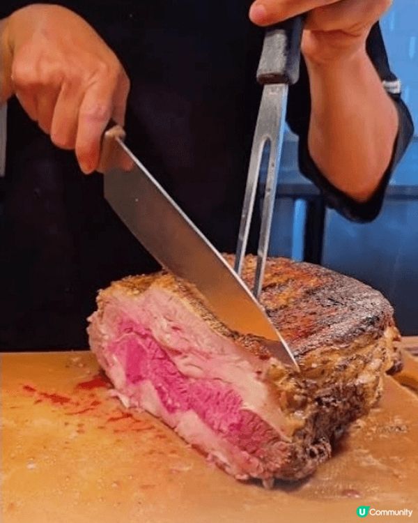 這家自助餐的食物種類繁多，特別推薦他們的現切牛扒和精緻甜品。...